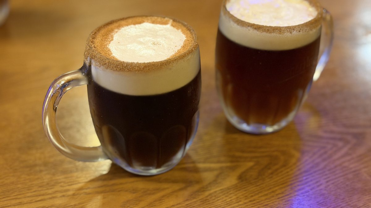 シナモンシュガー付きのKozelビール