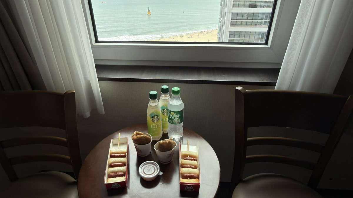 ホットックとソトック、スタバの炭酸水
