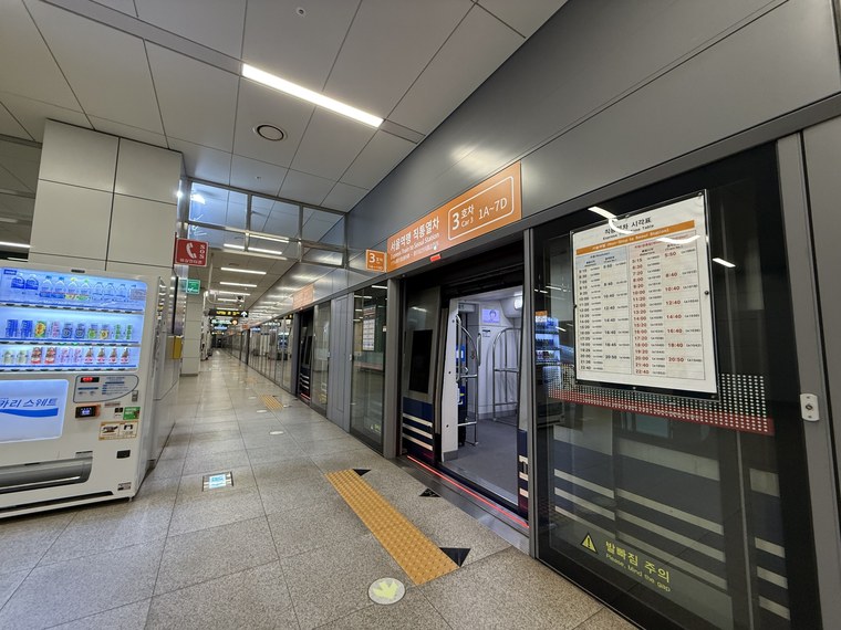 直通列車のホーム