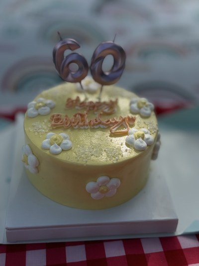 「60」のろうそく。Happy Birthday