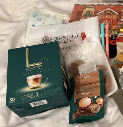釜山で買ったLOOKAS9のデカフェラテとお菓子